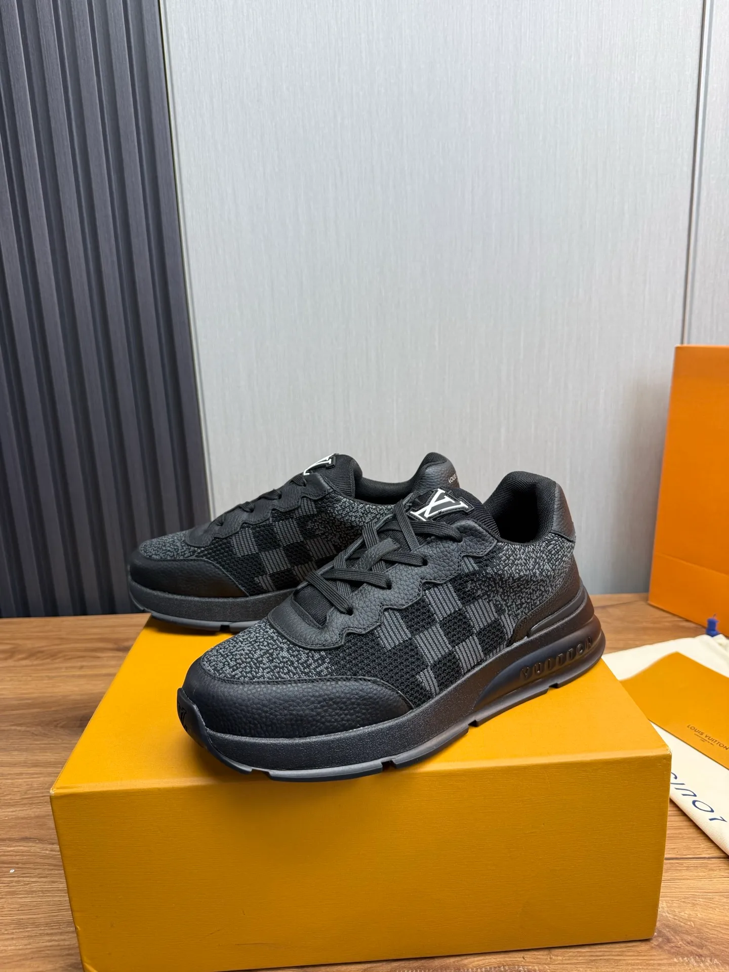 Men's shoes 💰640💰 LOUIS VUITTON [Luden Yiwei] The new trendy Lv is on the market 🎁, casual and fashionable men's shoes 👟 The upper is made of high-count and high-density fly weave + cowhide mesh lining, the original wear-resistant rubber outsole, the version is simple and elegant, exclusive for trendy men. 38-45 (45 is custom-made and cannot be returned or exchanged)